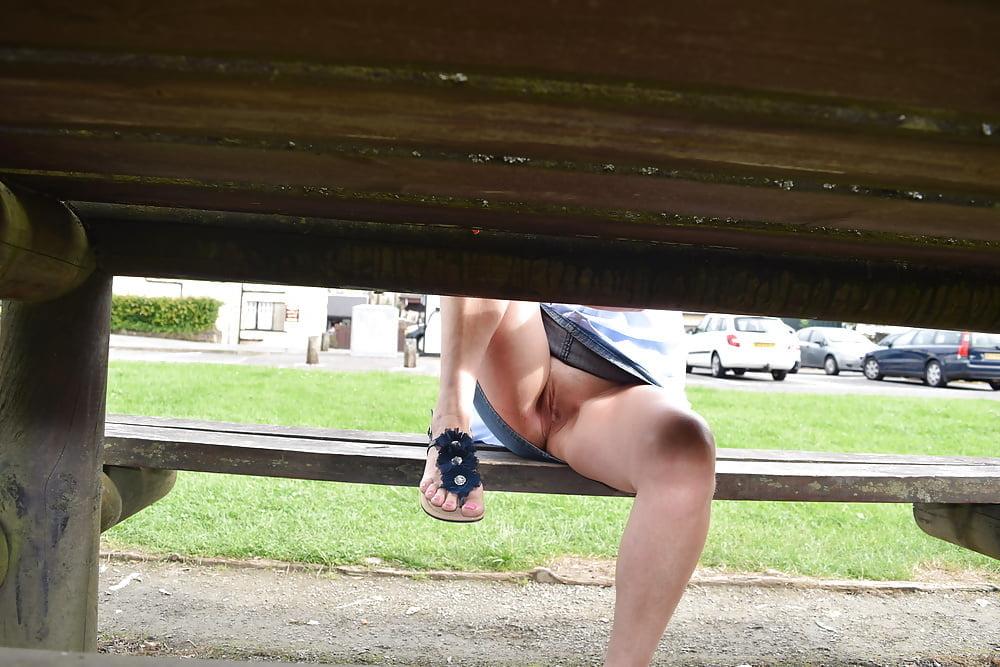 25P Amateur Mature Upskirt 2