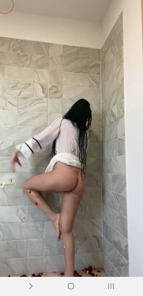25P No panties tits live facebook romanian