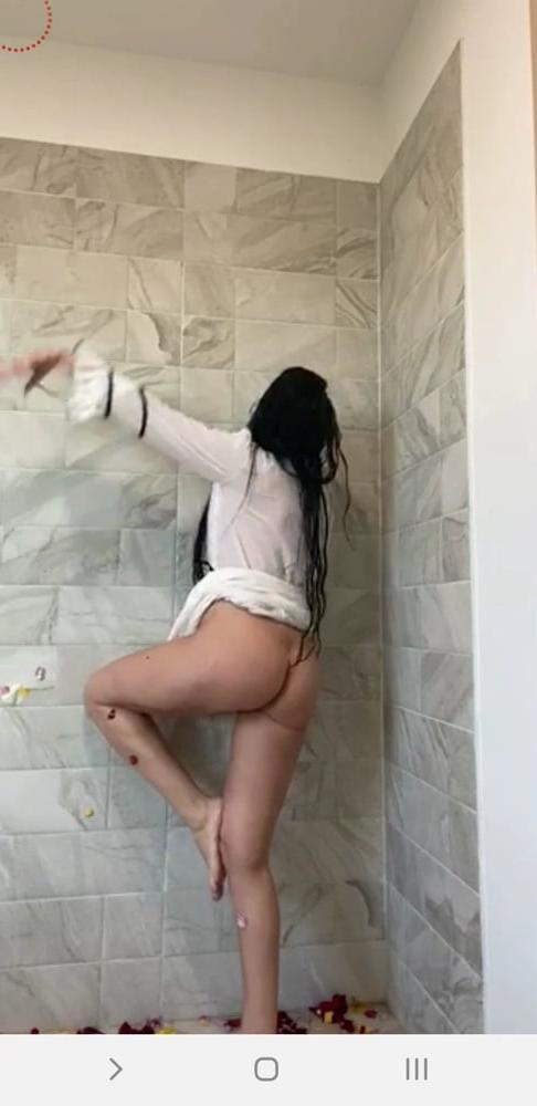 25P No panties tits live facebook romanian