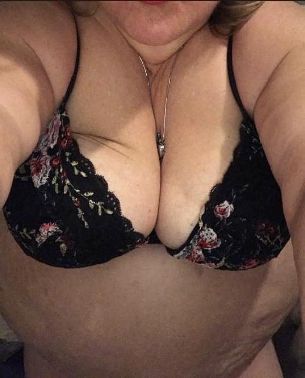 10P 63 year old granny turkey body