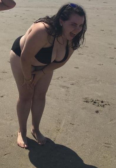 8P Chubby cutie in a Bikini