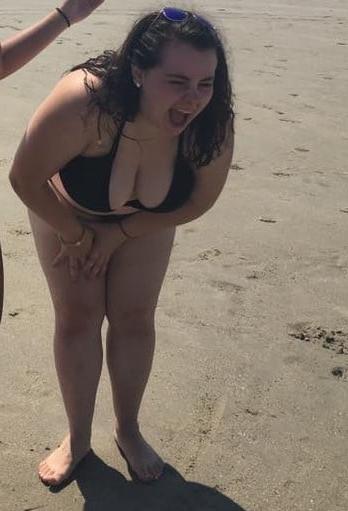 8P Chubby cutie in a Bikini