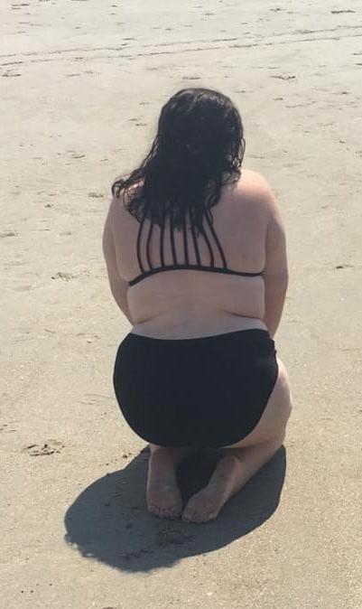8P Chubby cutie in a Bikini