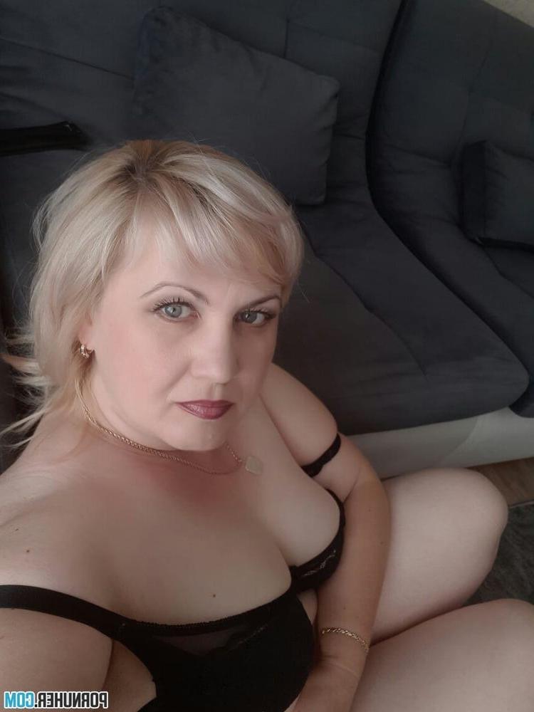 17P Blonde Russian MILF Sveta Exposing Herself