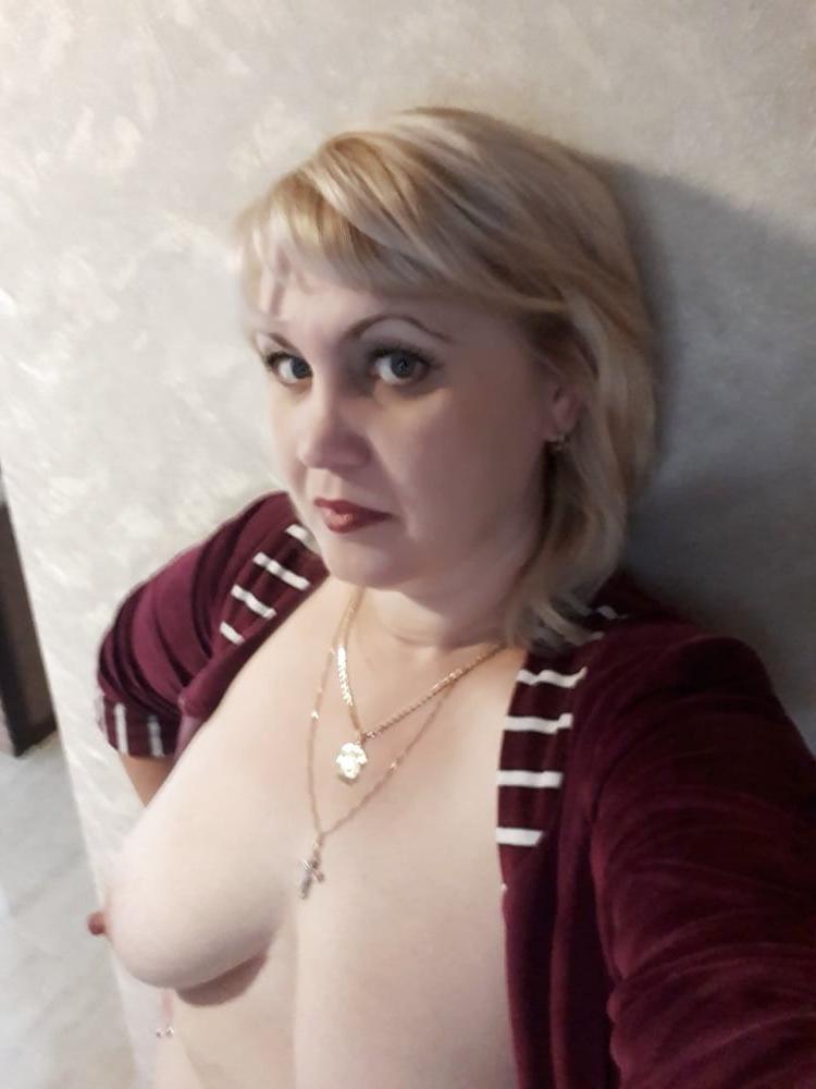 17P Blonde Russian MILF Sveta Exposing Herself