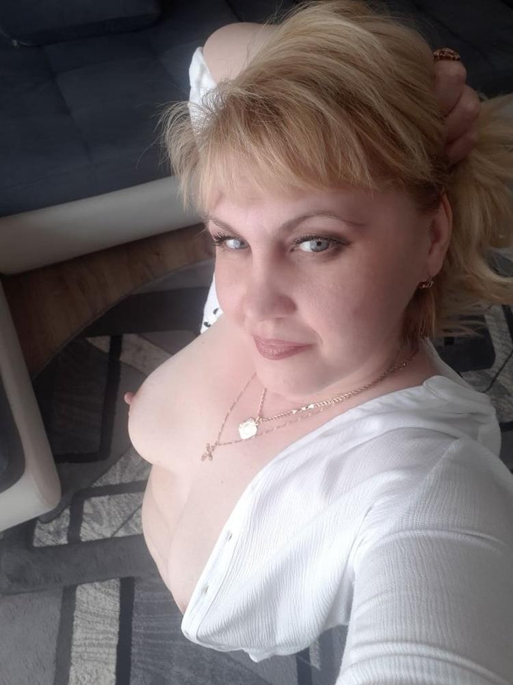 17P Blonde Russian MILF Sveta Exposing Herself