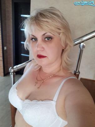 17P Blonde Russian MILF Sveta Exposing Herself