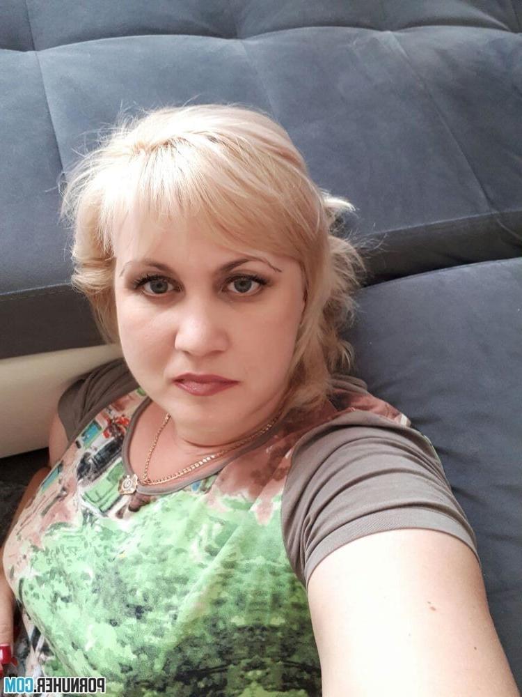 17P Blonde Russian MILF Sveta Exposing Herself