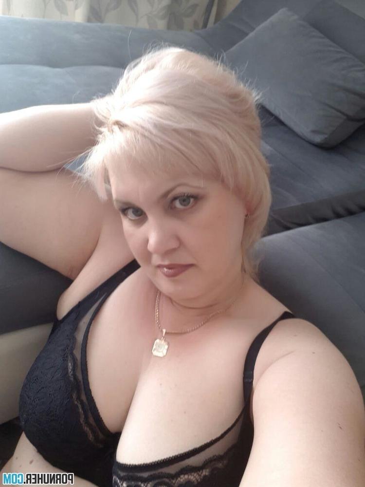 17P Blonde Russian MILF Sveta Exposing Herself