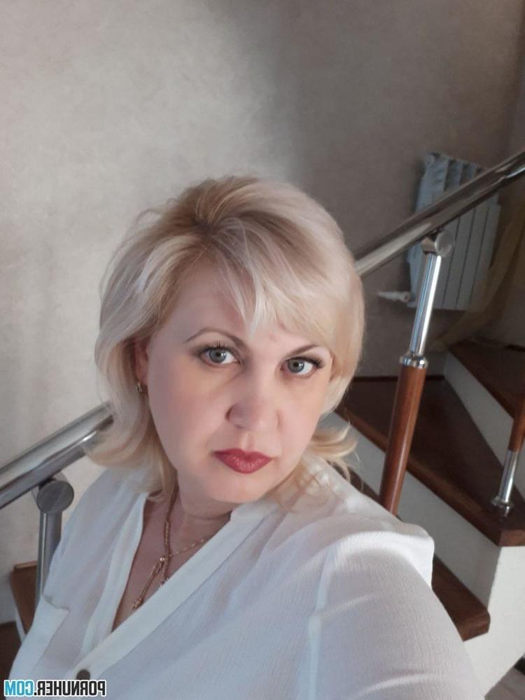 17P Blonde Russian MILF Sveta Exposing Herself