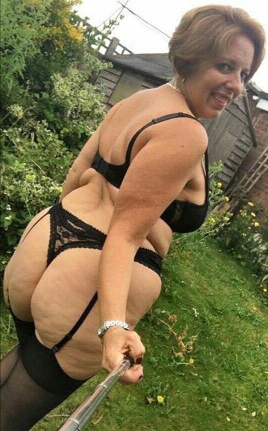 20P Granny &amp; matures in thongs, a selection of favourites