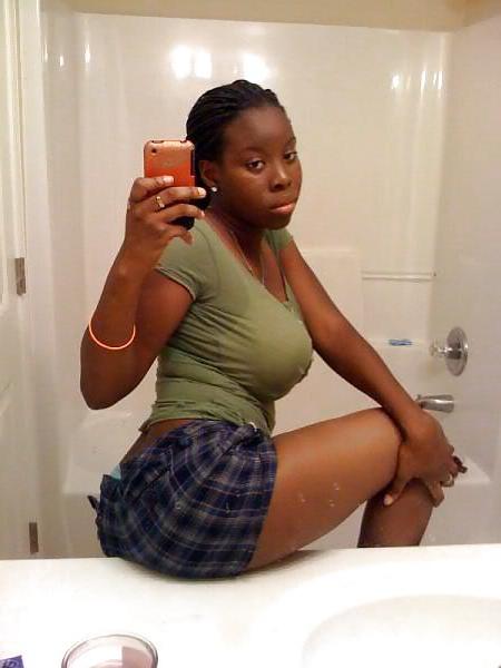 25P Ebony Busty Internet Amateur Young Set 6