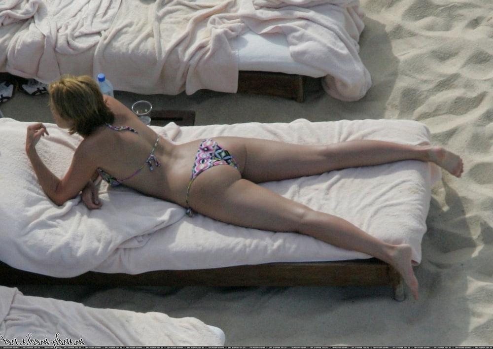 9P Mandy Moore - Mexico Vacation Bikini Pics (2005)