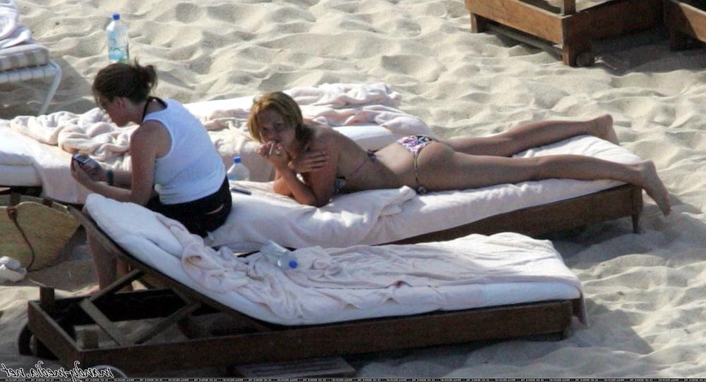 9P Mandy Moore - Mexico Vacation Bikini Pics (2005)