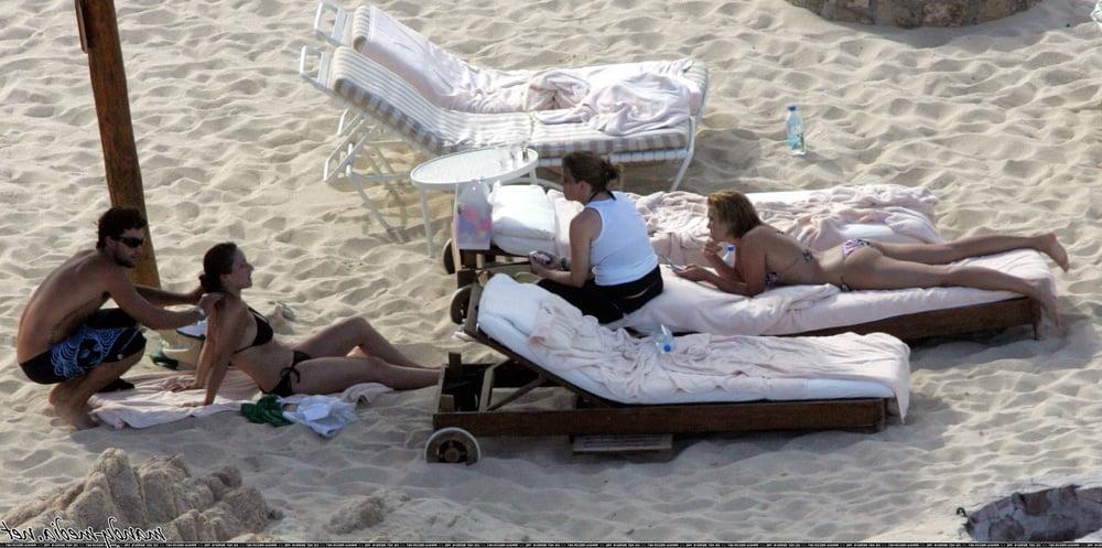 9P Mandy Moore - Mexico Vacation Bikini Pics (2005)