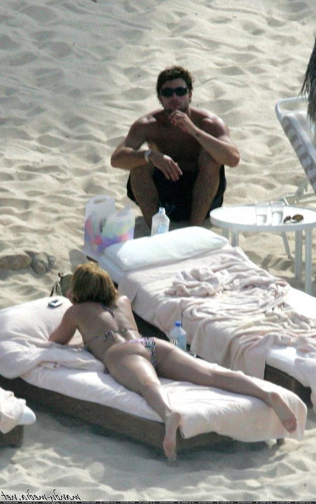 9P Mandy Moore - Mexico Vacation Bikini Pics (2005)