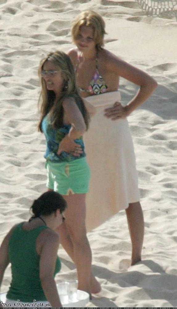 9P Mandy Moore - Mexico Vacation Bikini Pics (2005)