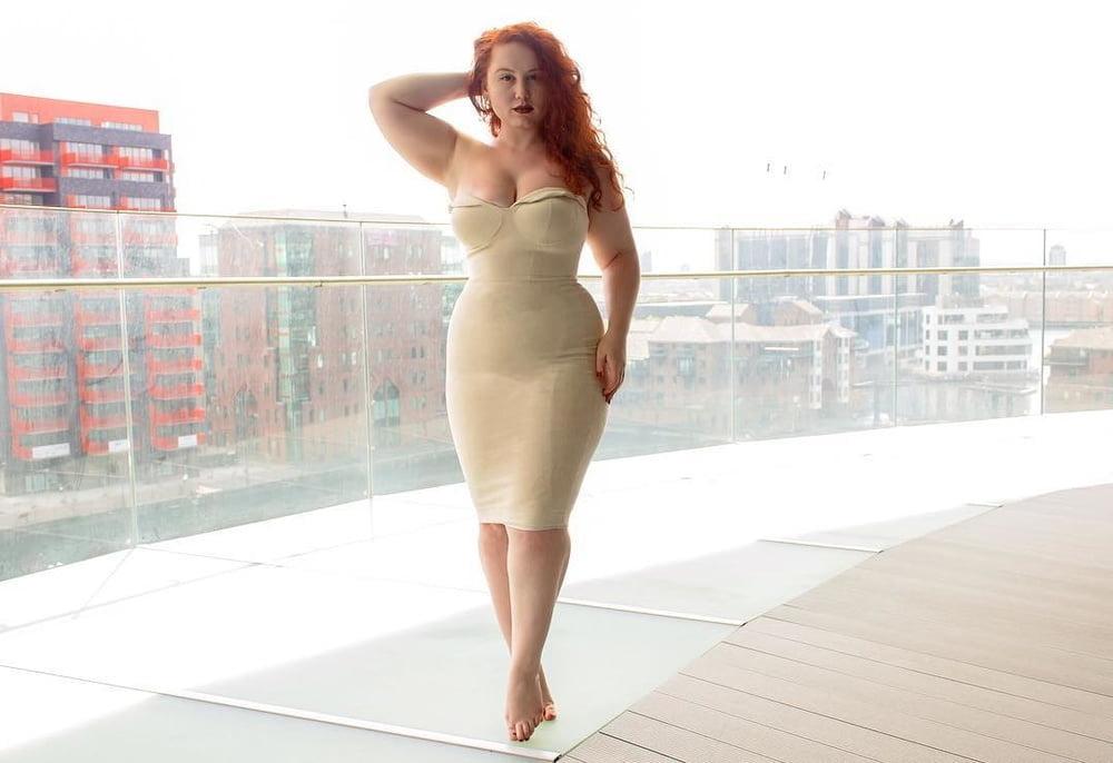 25P Voluptuous ginger curves