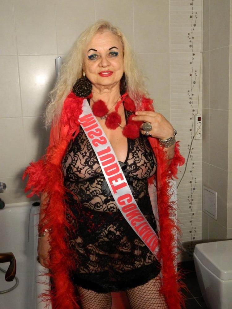 25P Blonde Granny Nylon Mix