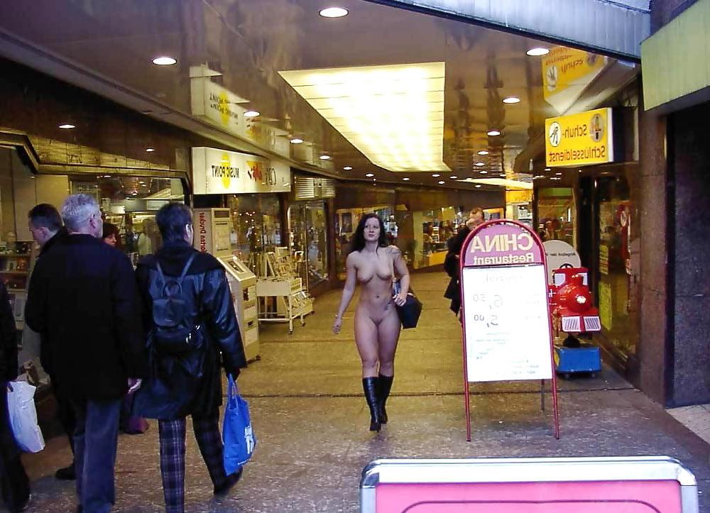 25P Clothed Male,Naked Female(CMNF)