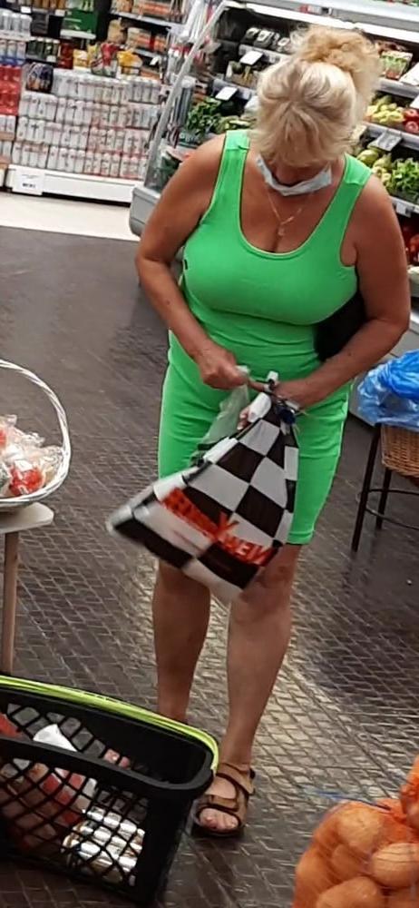 18P Blomde granny