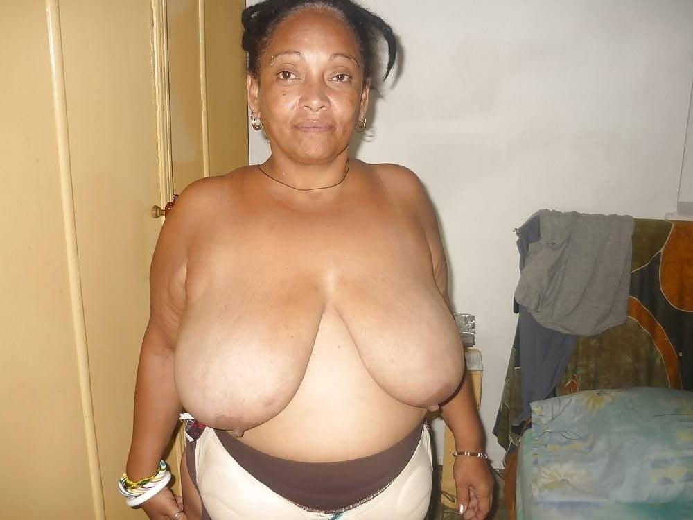 25P Exposed granny