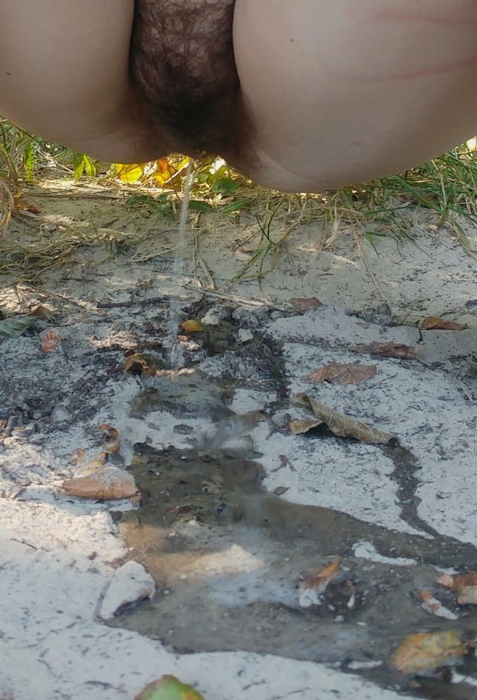 13P HAIRY PUSSY PISSING OUTDOOR