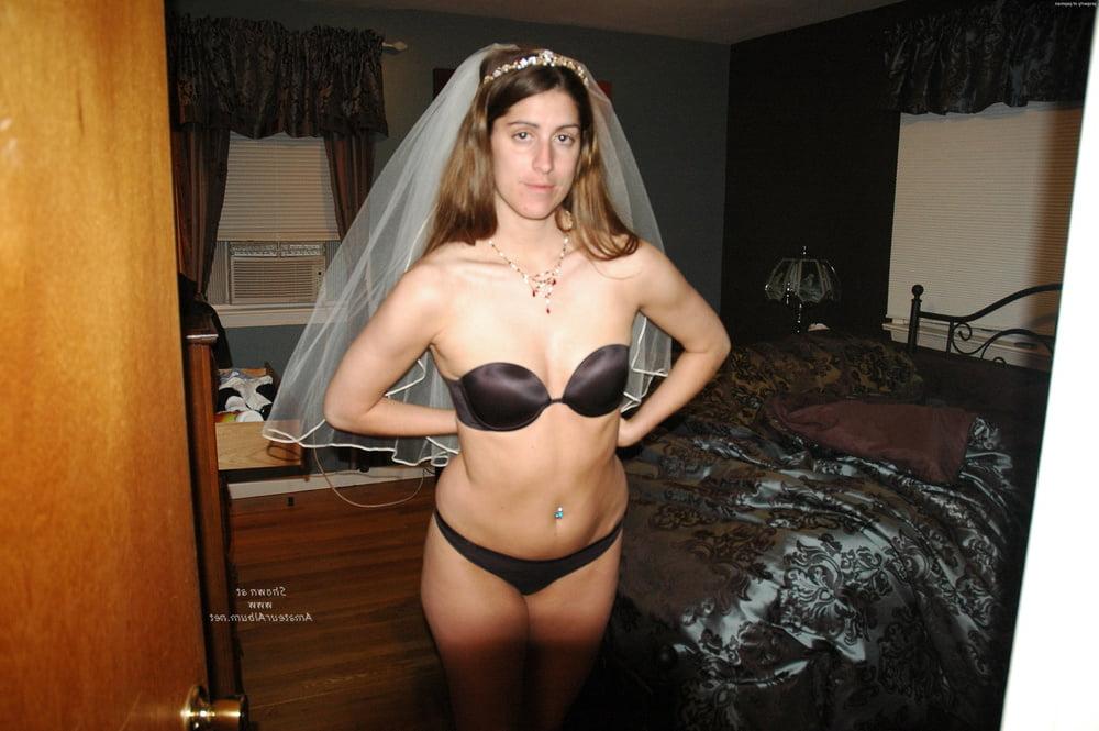 16P 817 - brides wedding amateur white panties voyeur upskirt