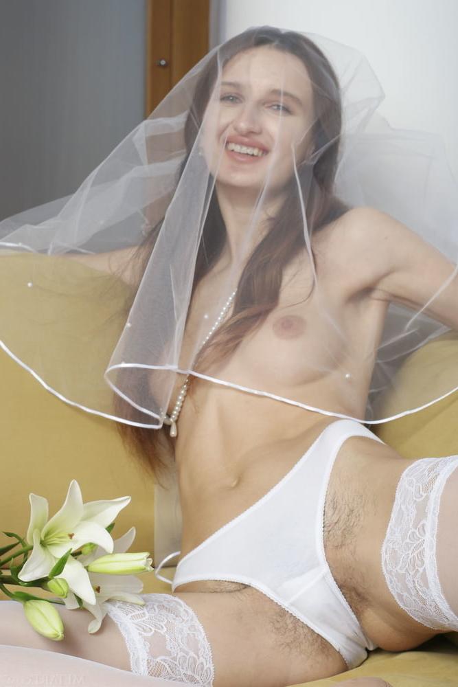 16P 817 - brides wedding amateur white panties voyeur upskirt