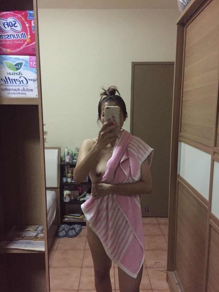 12P Woman from Thailand exposed