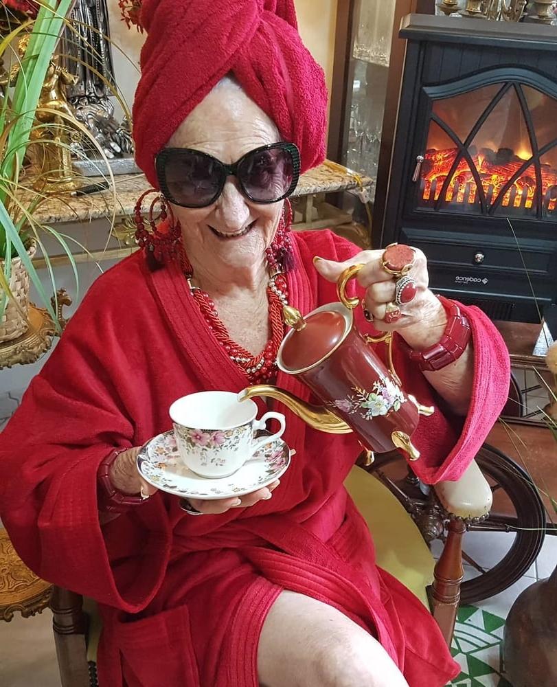 10P Amateur granny