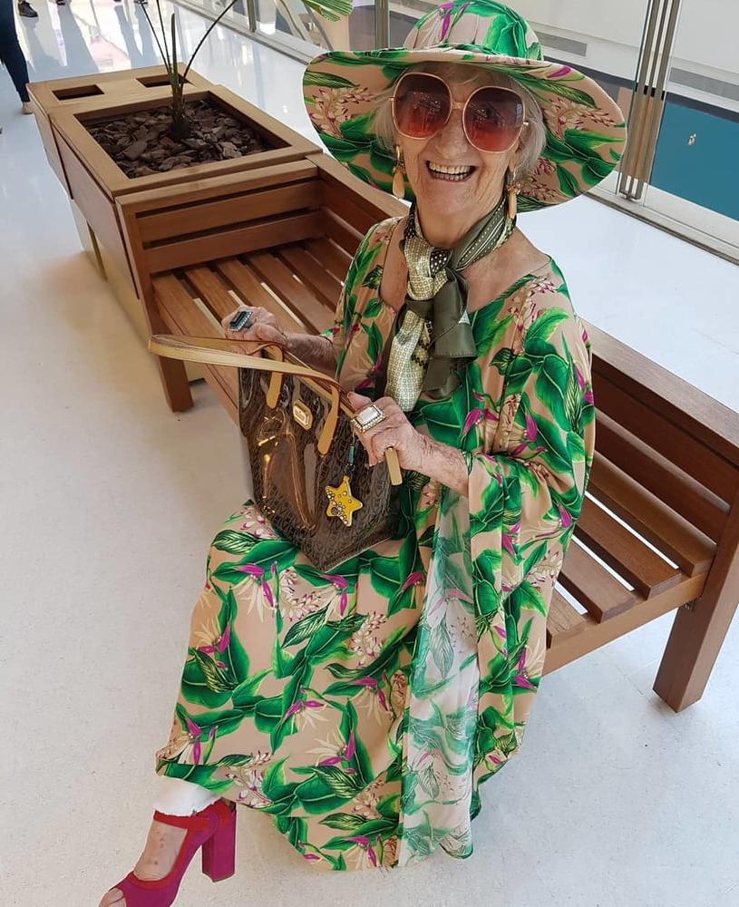 10P Amateur granny