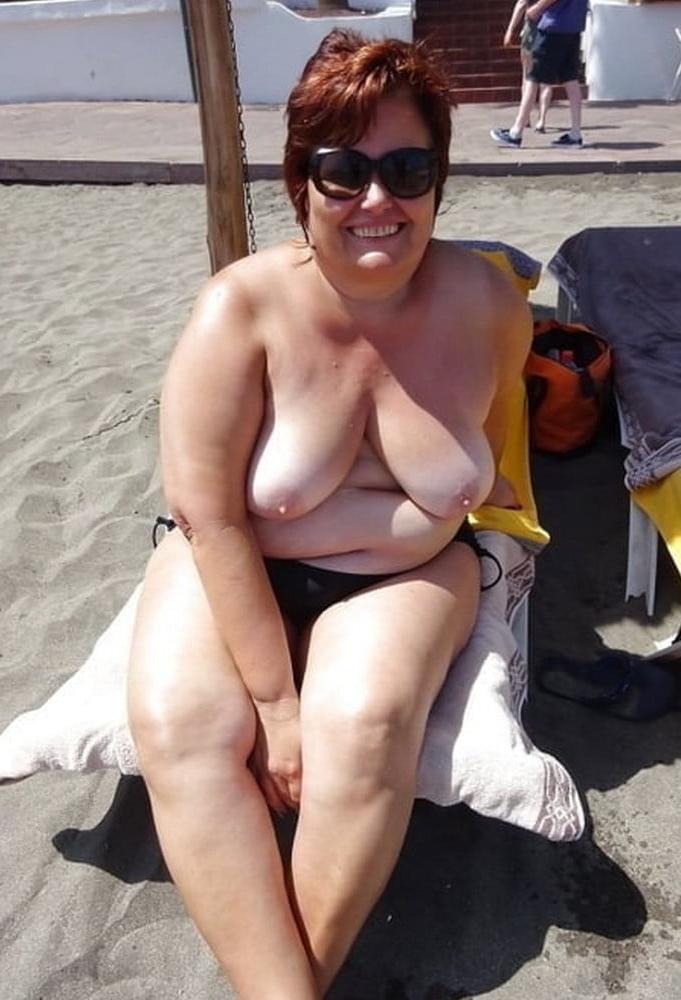 15P BBW matures and grannies at the beach 509