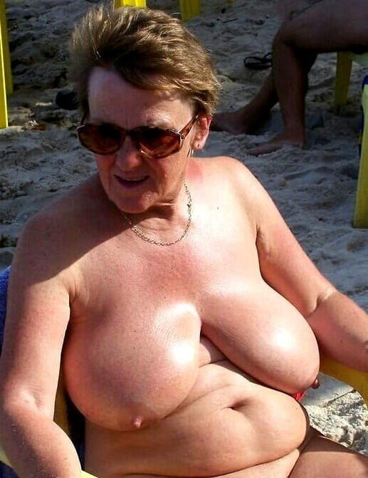 15P BBW matures and grannies at the beach 509