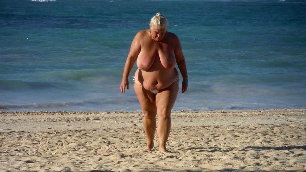 15P BBW matures and grannies at the beach 509