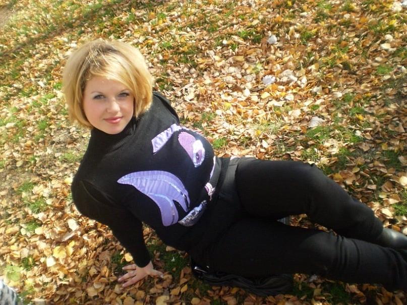 12P Busty Russian Woman 3706