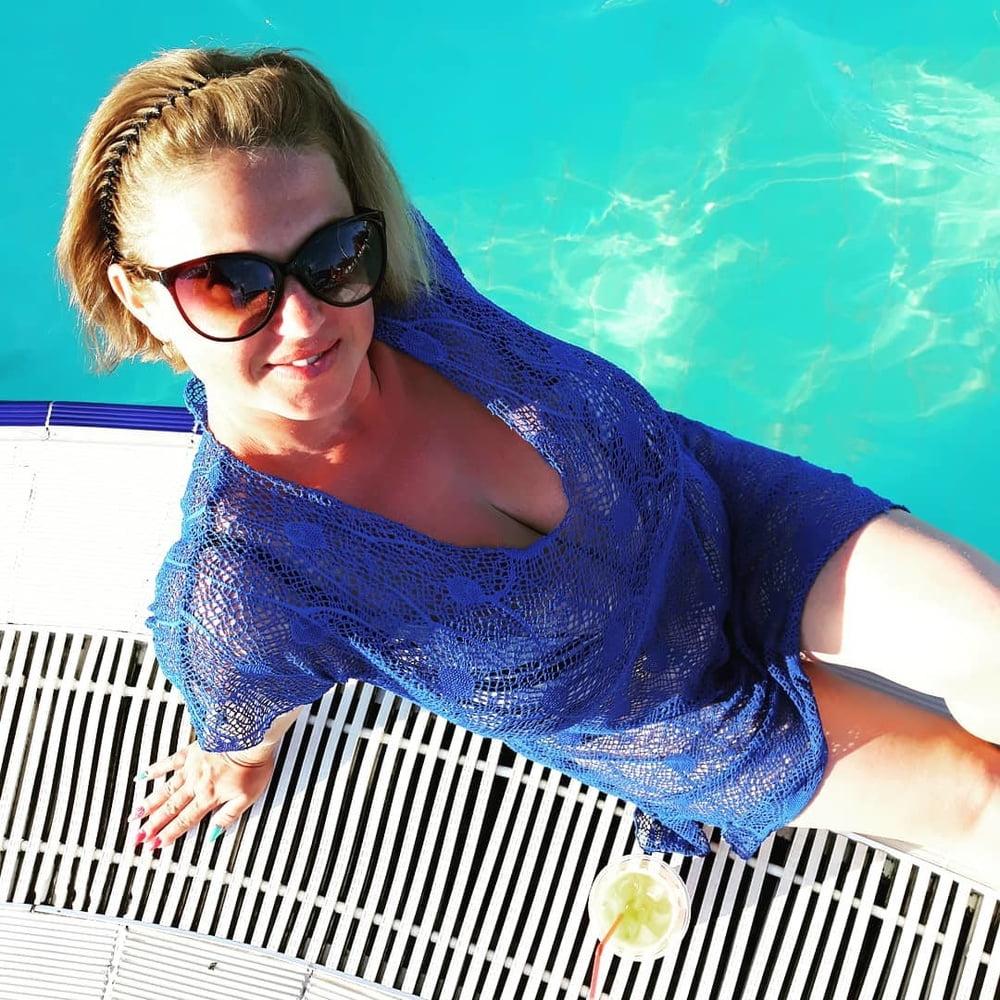 12P Busty Russian Woman 3706