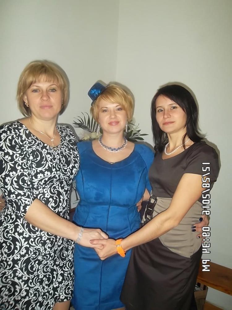 12P Busty Russian Woman 3706