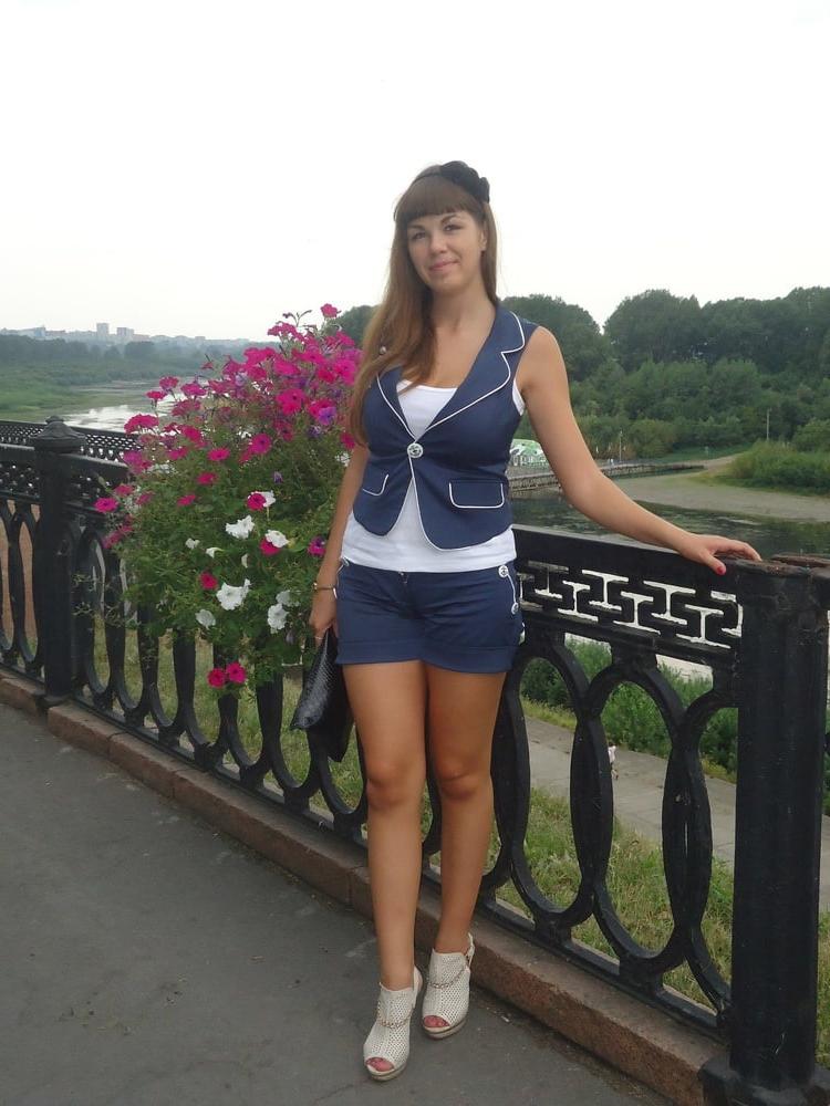 18P Busty Russian Woman 3704