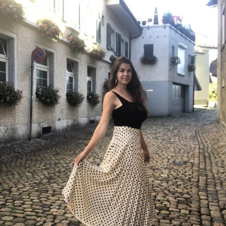 18P Busty Russian Woman 3704