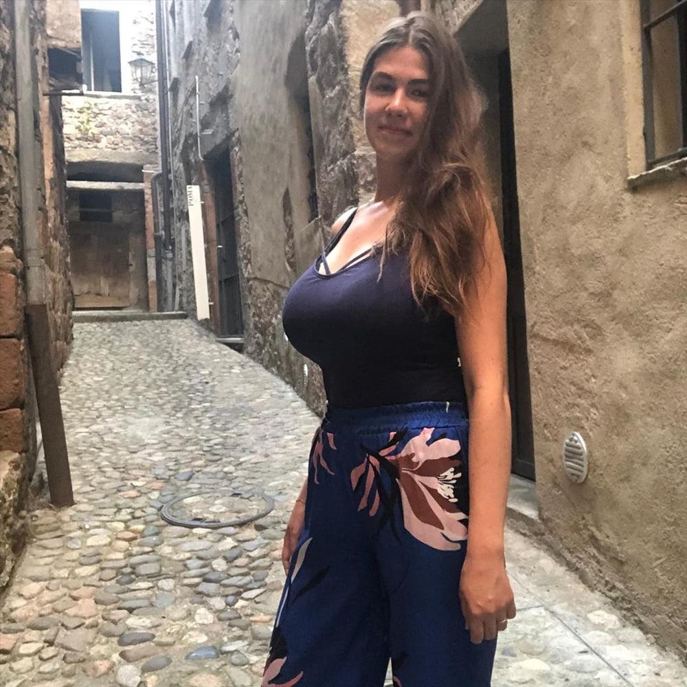 18P Busty Russian Woman 3704