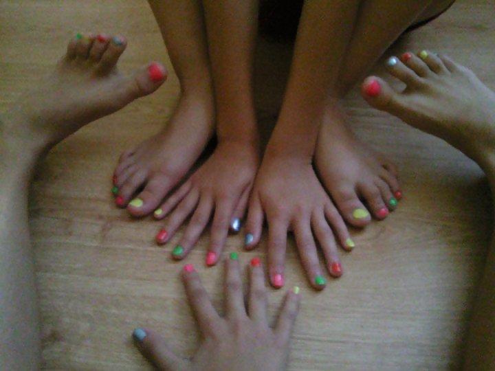 5P Feet of my daughter and her friends