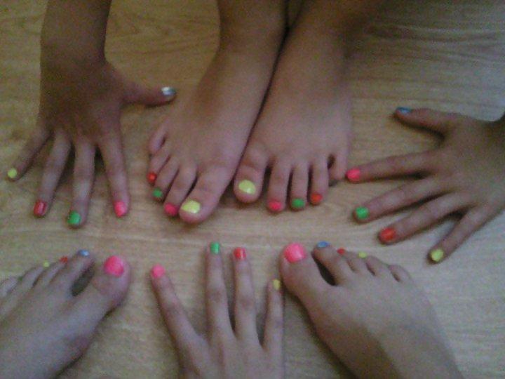 5P Feet of my daughter and her friends