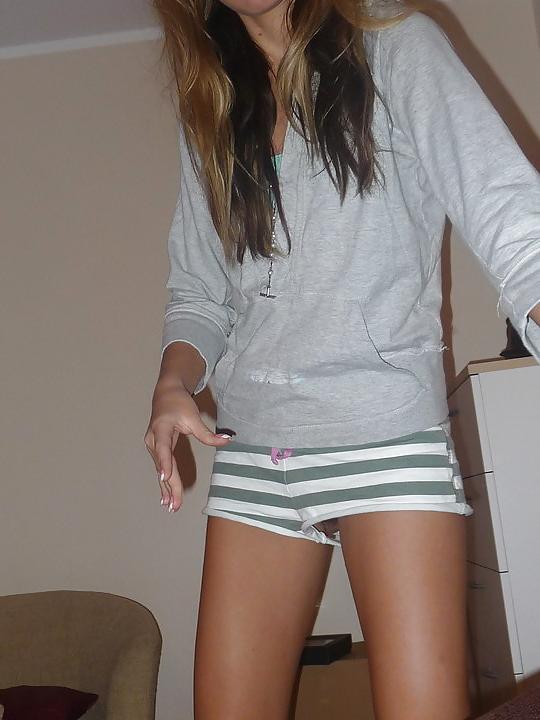 12P Upshorts pussy peeks