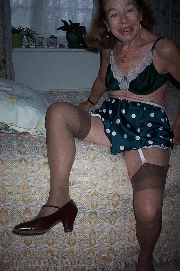 25P Extremely old granny sucking&amp;fucking