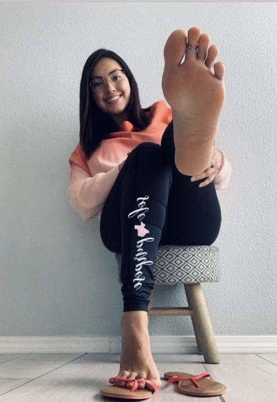 25P clothed but barefoot 4