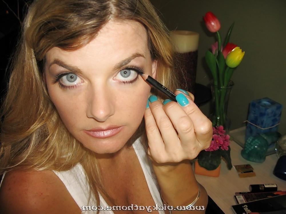 25P Mature porn gals candid photos.