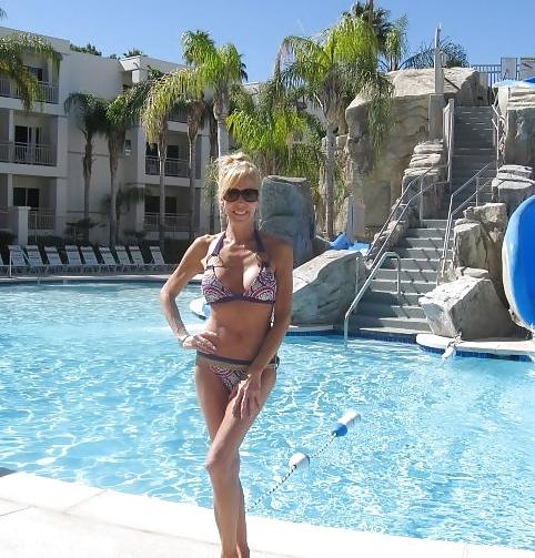 25P Mature porn gals candid photos.