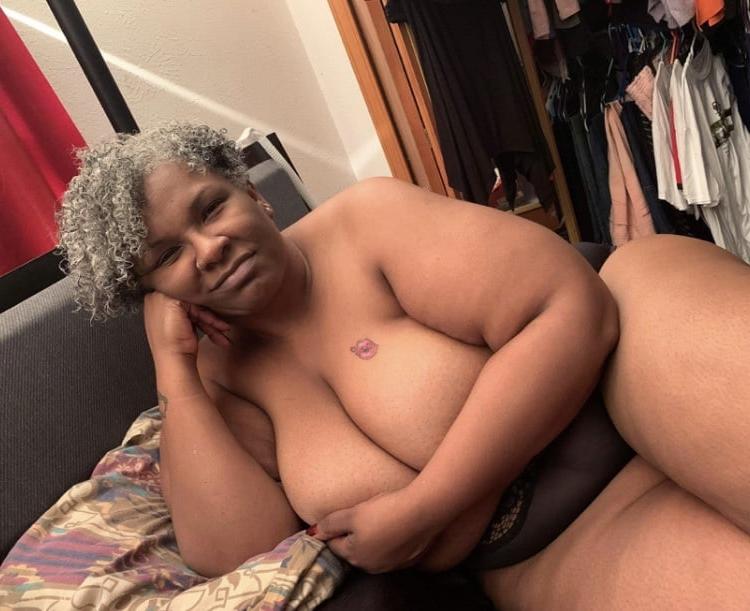 5P 55 year old granny need MEAT