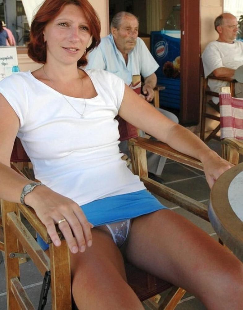 25P Sous les jupes des filles des cochonnes a baiser 1 (upskirt)